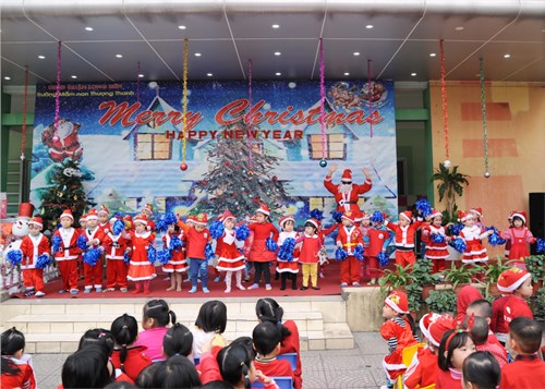 Ngày 25/12/2017 trường mầm non Thượng Thanh tổ chức  Vui Noel  cho học sinh toàn trường.